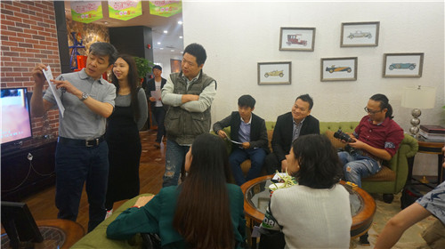 說(shuō)明: 設(shè)計(jì)師在候場(chǎng)_副本.jpg